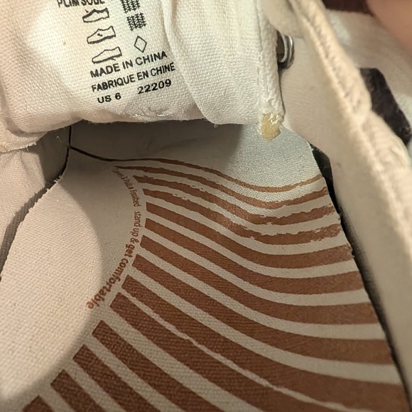 NWOB Taos Size 6 White Canvas Sneakers - Picture 3 of 6